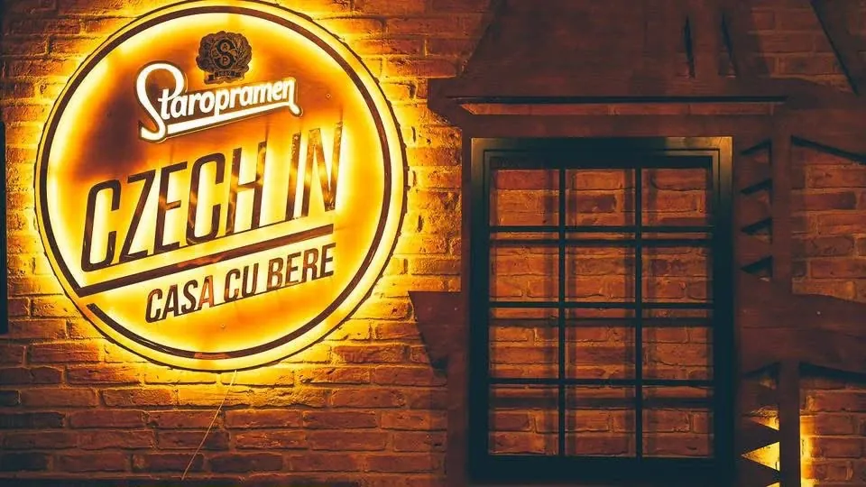 Firma luminoasă Staropramen Czech In, Casa cu Bere